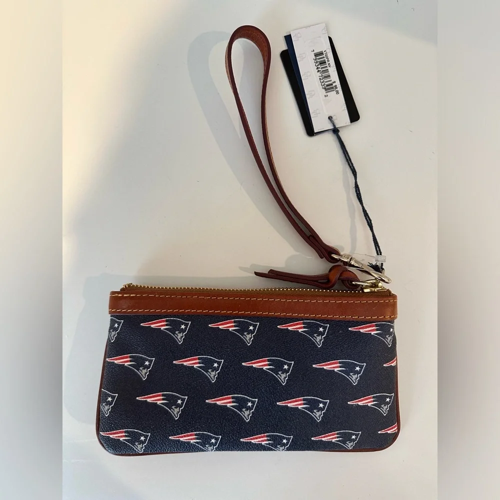 NEW WITH TAGS! Dooney & Bourke NFL New England Patriots Wristlet w/ Leather Trim